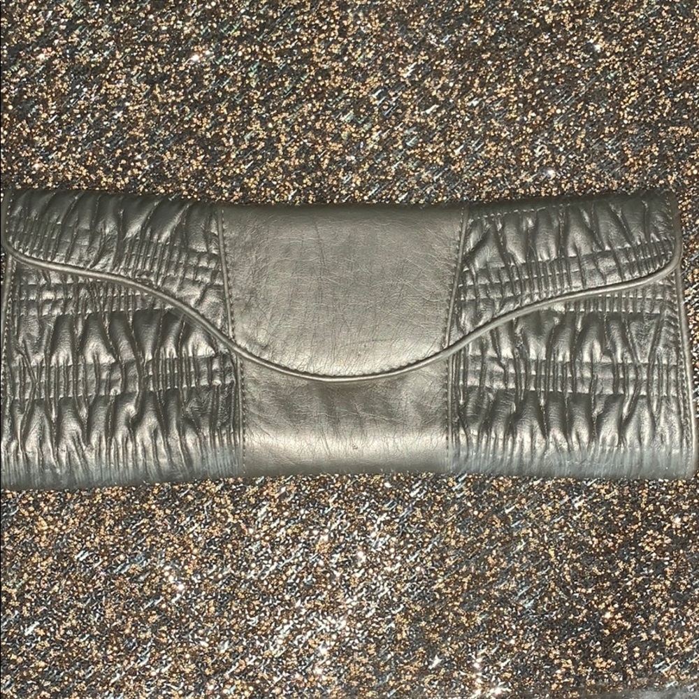 Indulge in this fly Clutch